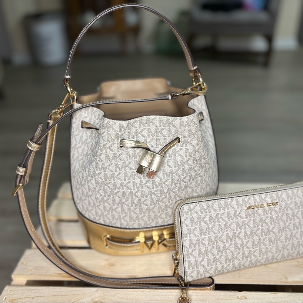 Michael Kors Cream and Gold Women's Bag